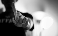 Crni novembar: U mesec dana 15 napada na novinare i medijske radnike, osam ekipa napadnuto samo na protestima Crni novembar: U mesec dana 15 napada na novinare i medijske radnike, osam ekipa napadnuto samo na protestima